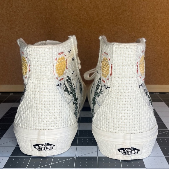 Vans
Sk8-hi
Vr3 cush
Desert embroidered
NWOT - Picture 11 of 12